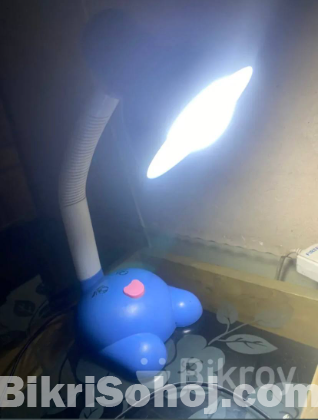 Non rechargeable table lamp